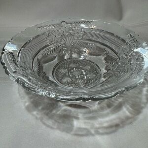 Vintage glass serving bowl/candy dish
